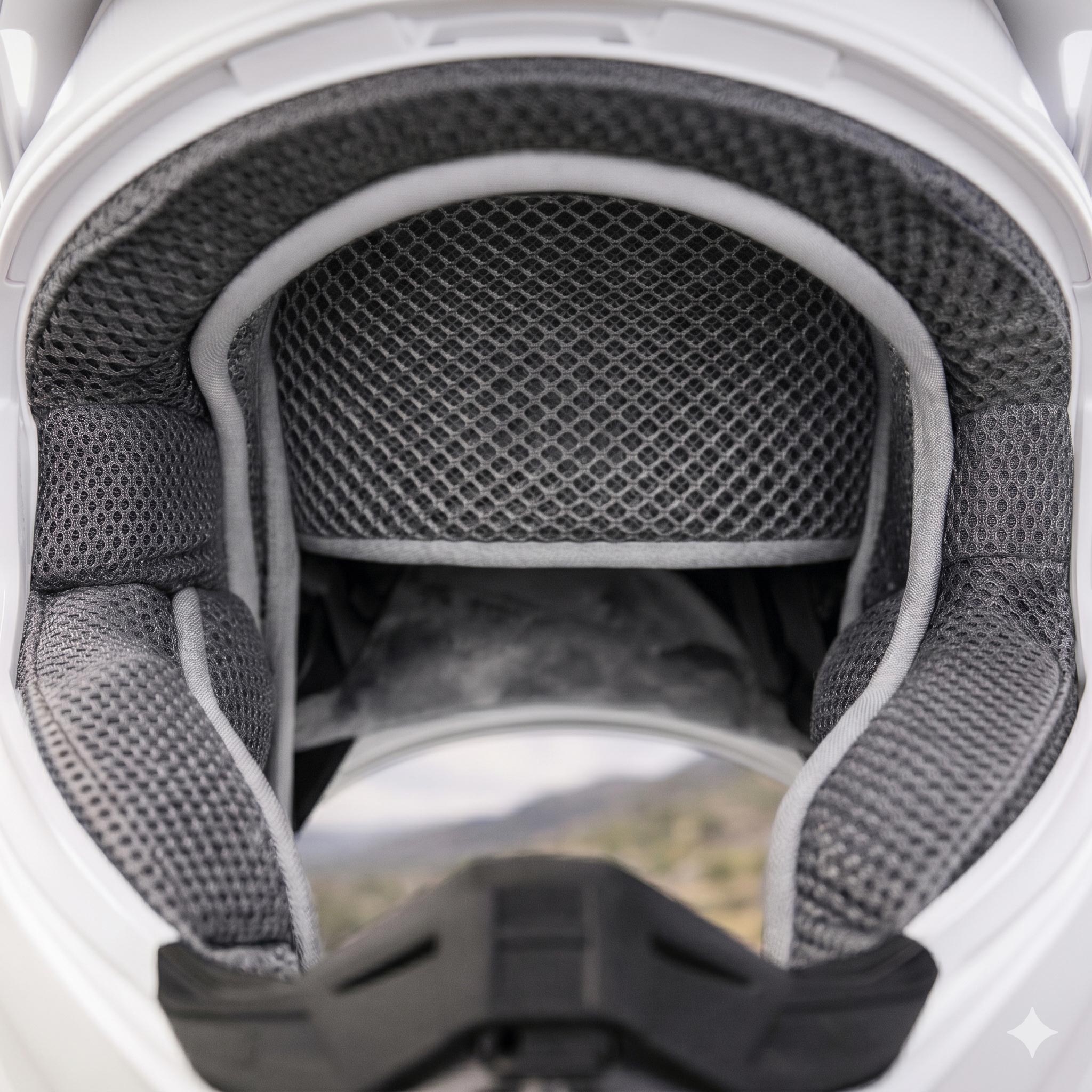 Helma na motorku Airoh