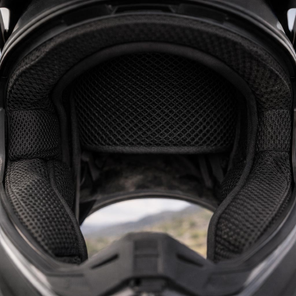 Helma na motorku Airoh