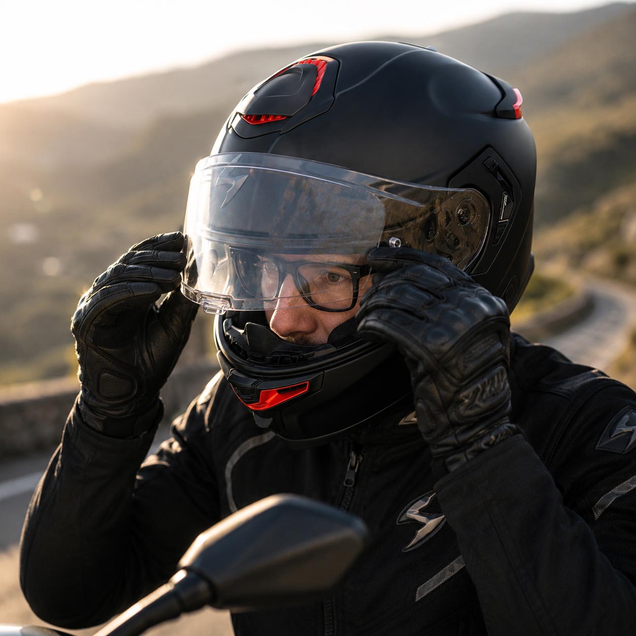 Helma na motocykl Scorpion
