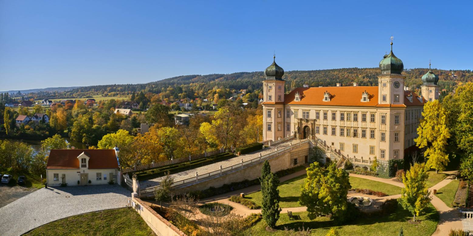 Zámek-Mníšek-pod-Brdy