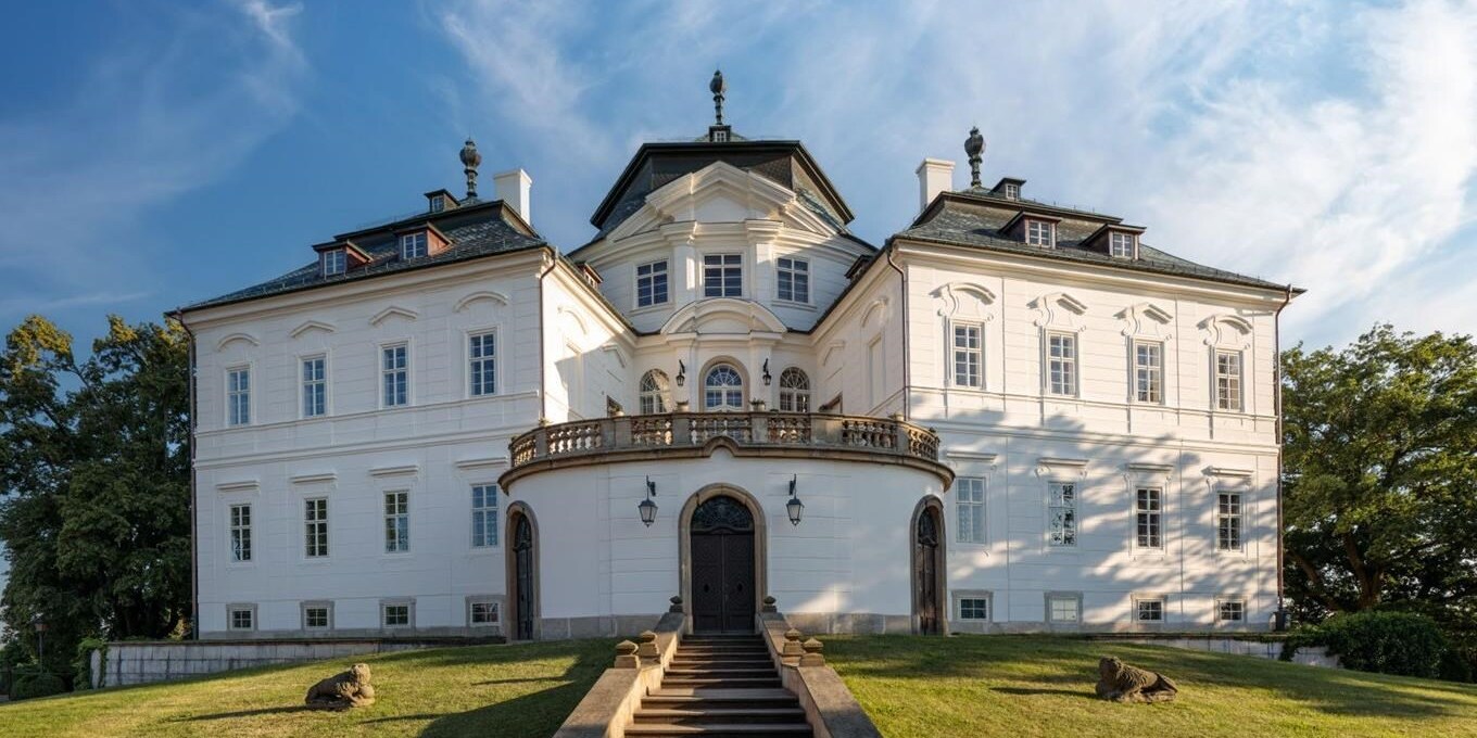 Zámek-Karlova-Koruna