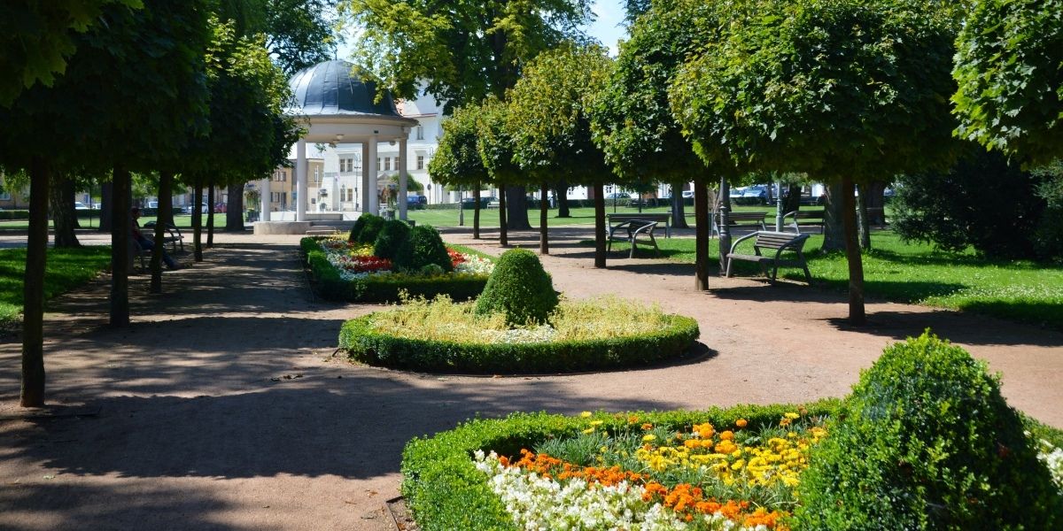 náměstí-v-Bělé-pod-Bezdězem