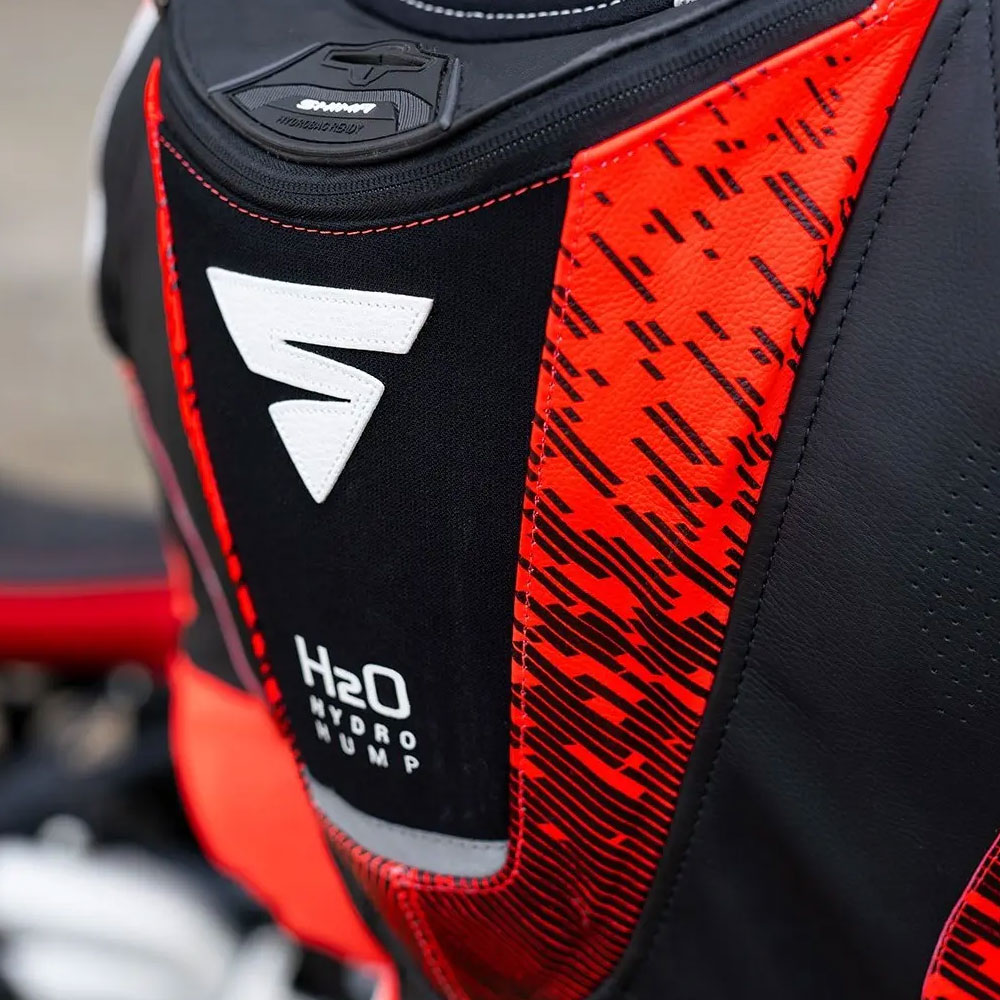 Aerodynamický hrb bundy na motorku Shima