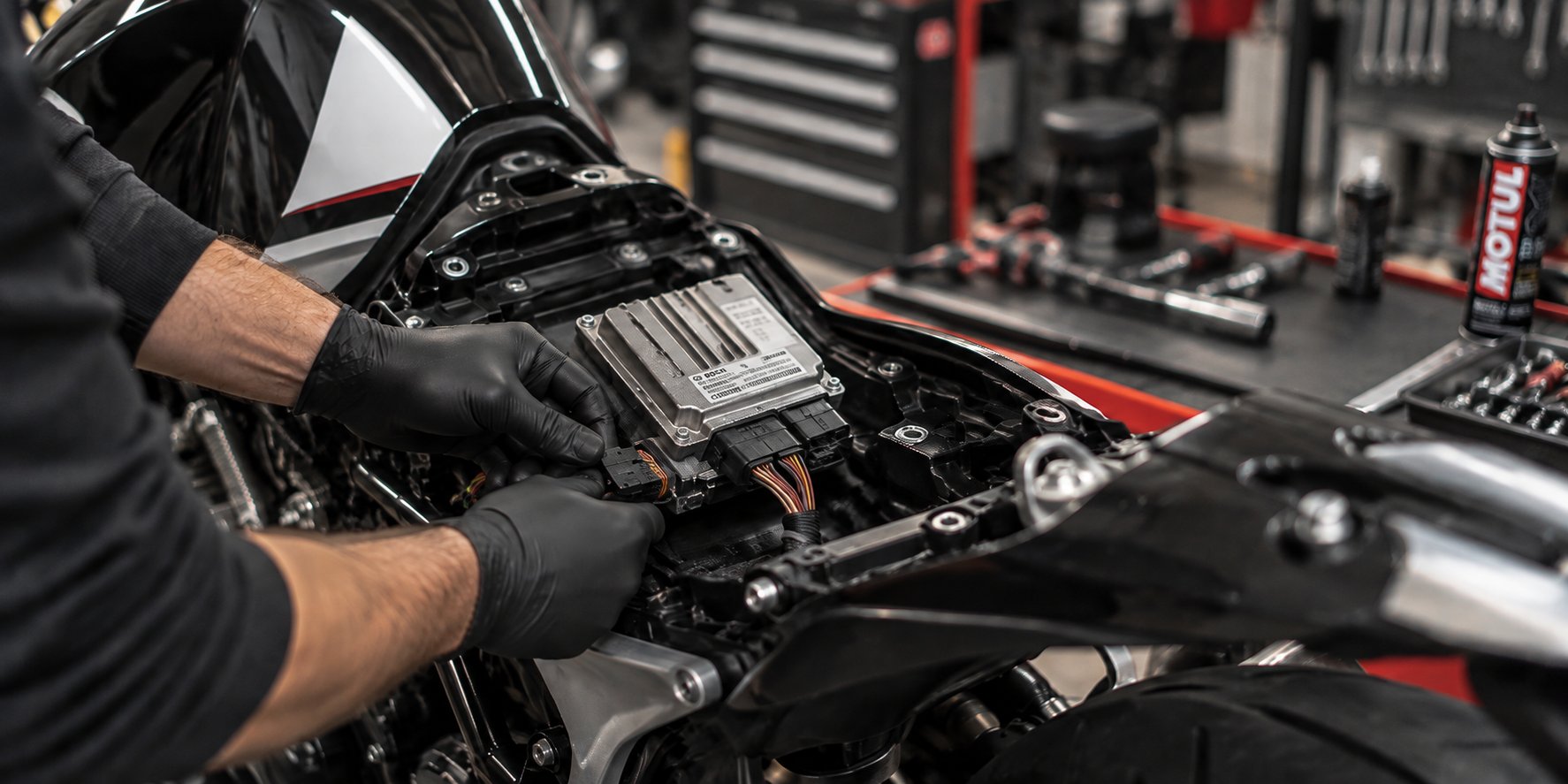 Úprava a ladění řídicí jednotky ECU motocyklu po změně sání a výfuku