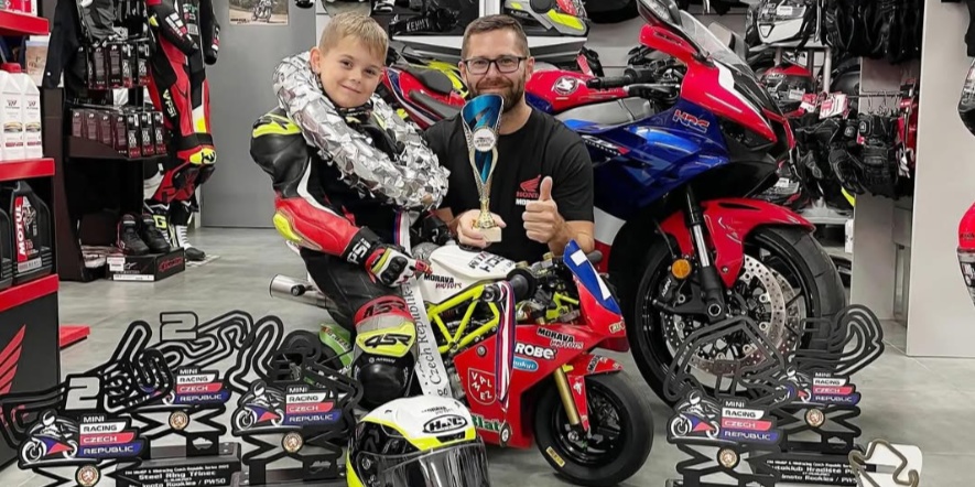 Jirka Gabriel na nejmenším pojízdném chopperu