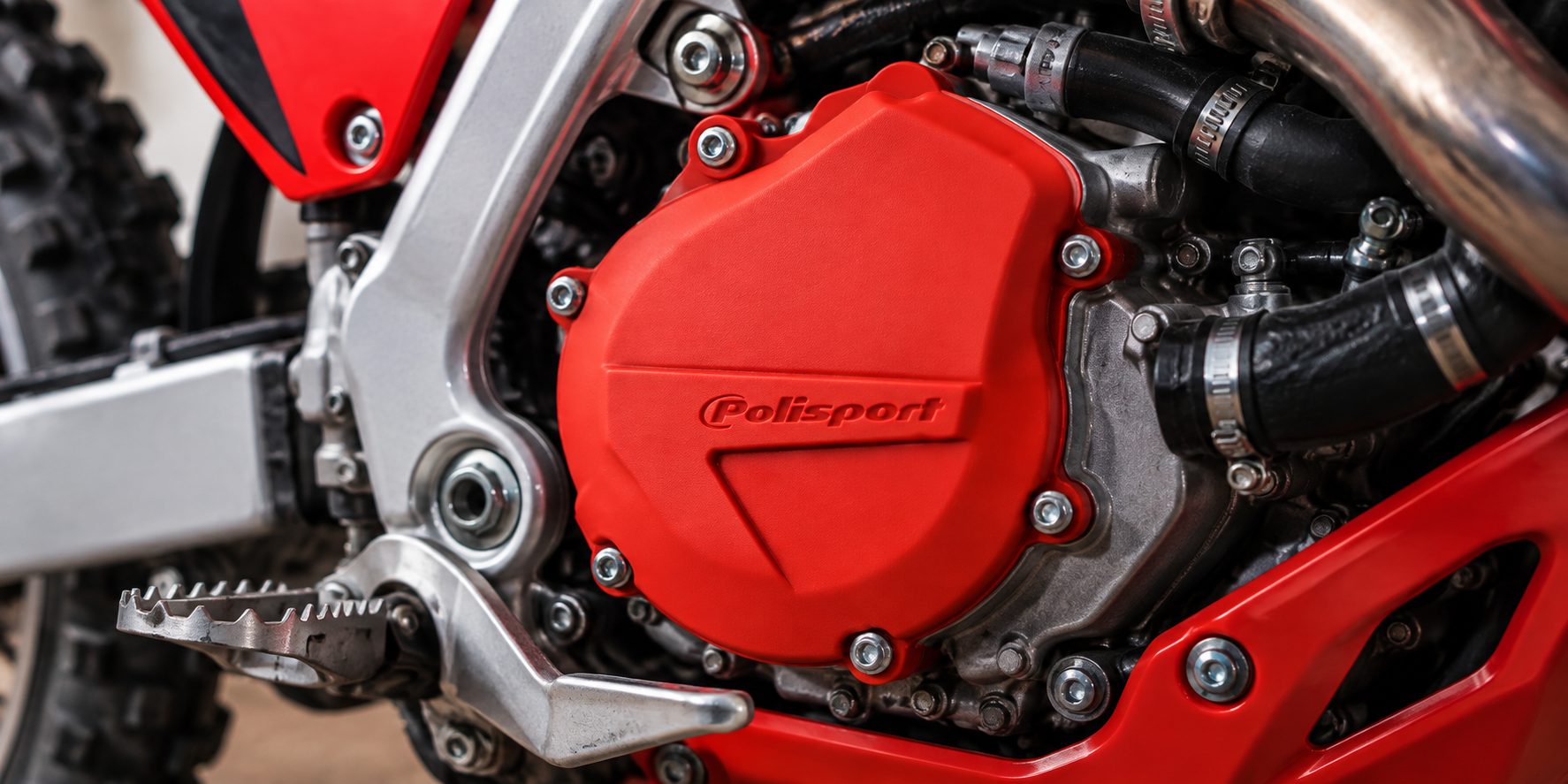 Performance plast na motore motocykla