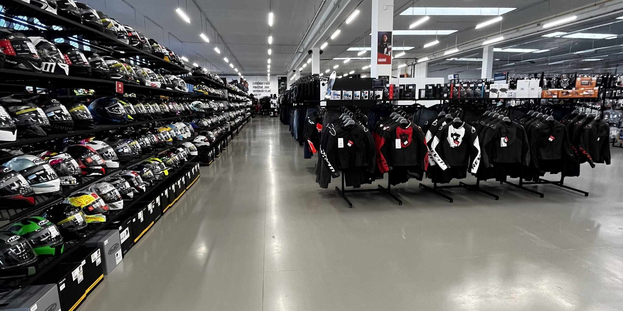 MotoZem prodejna s vybavením pro motorkáře