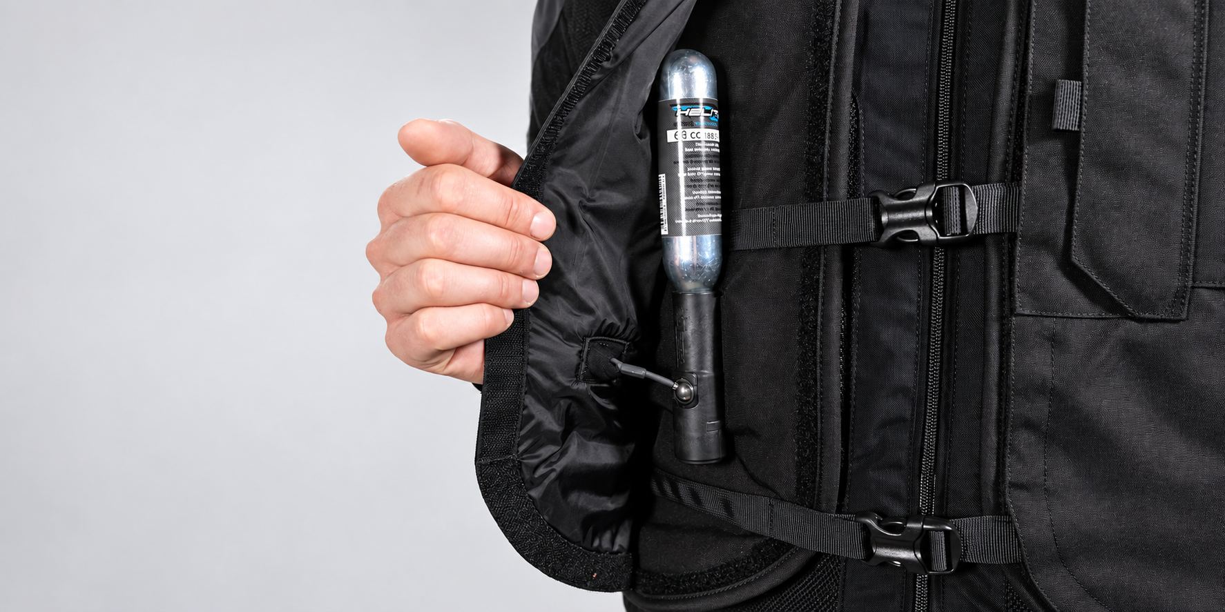 CO₂ bombička pro mechanický moto airbag