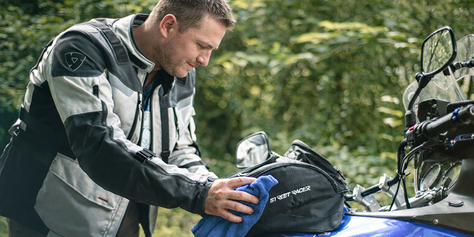 ako udržať brašne na motocykel