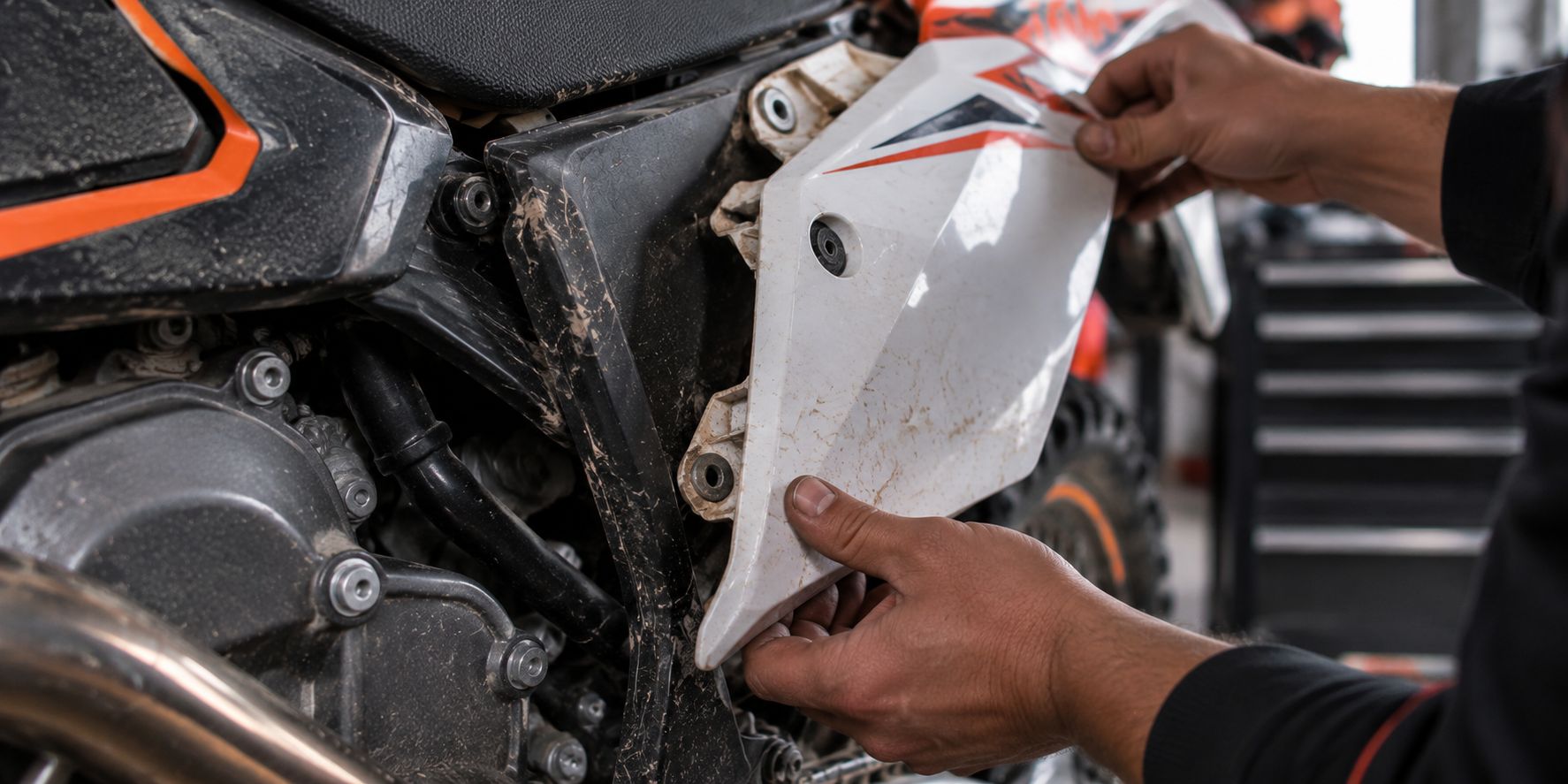 Montáž plastového dielu na motocykel
