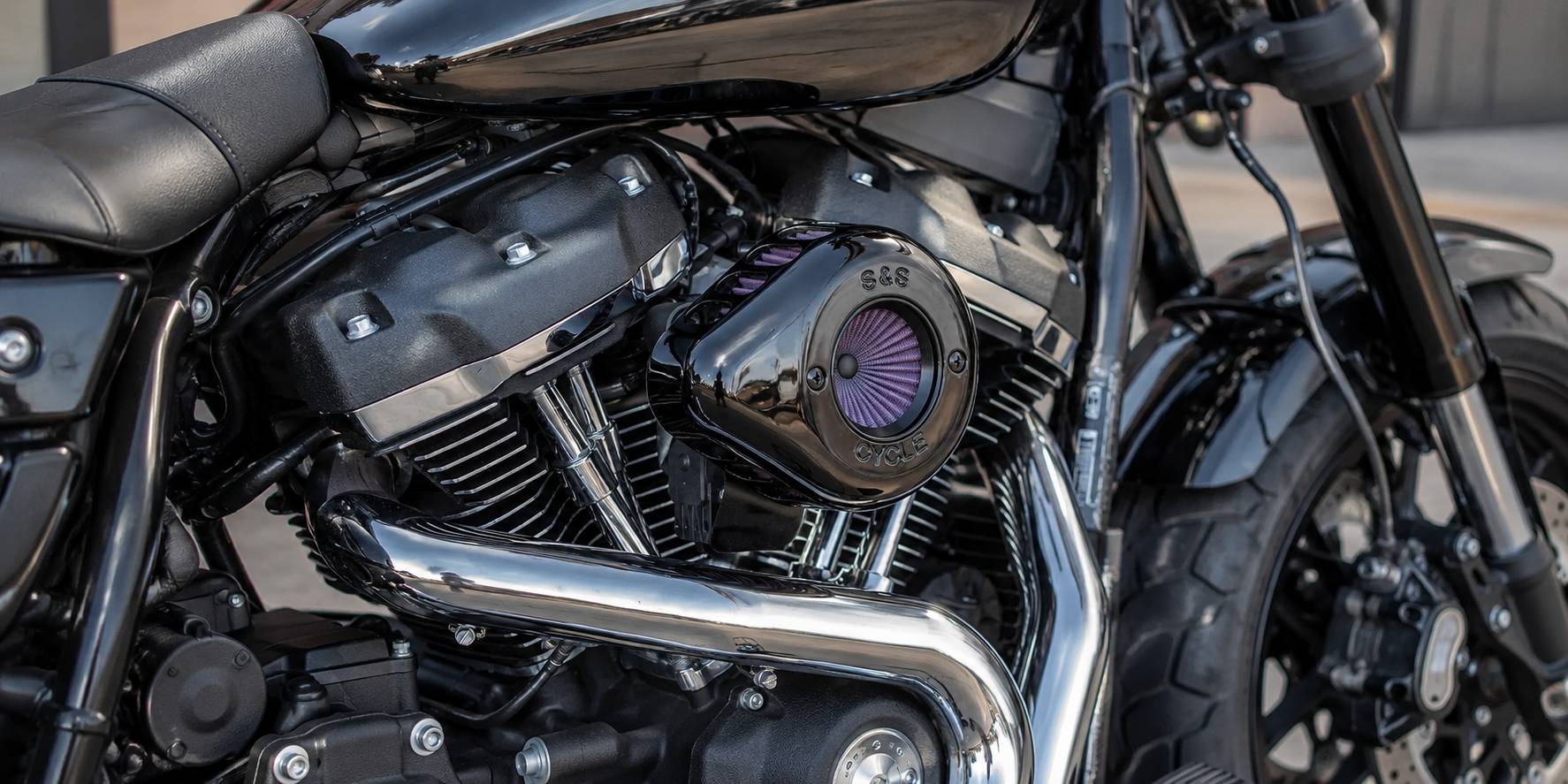 Detail vzduchového filtra motocykla