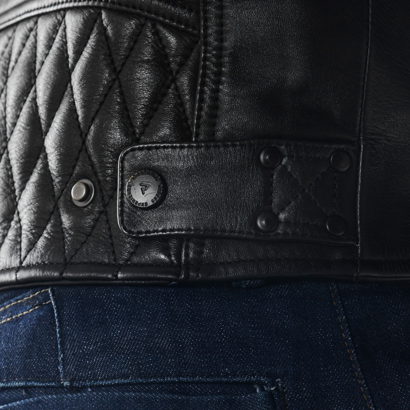 nastavení spodního lemu bundy na motorku Rebelhorn