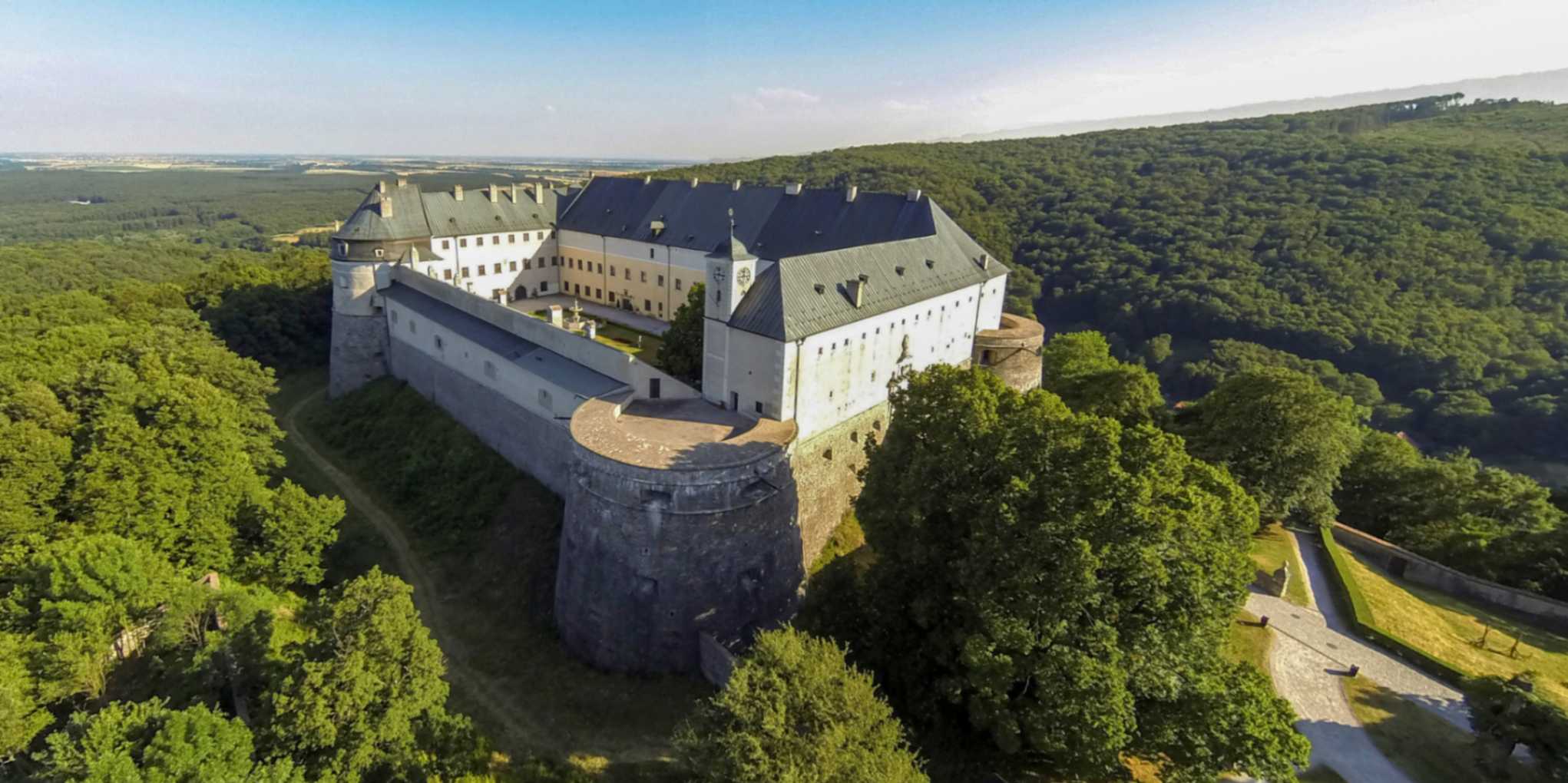 Hrad-Červený-kameň