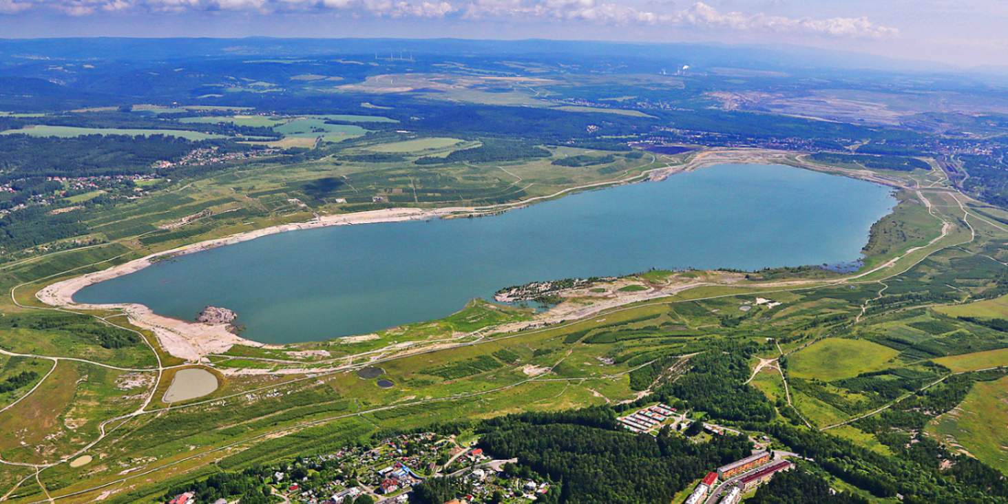 Jezero Medard vytvořený zatopením lomů