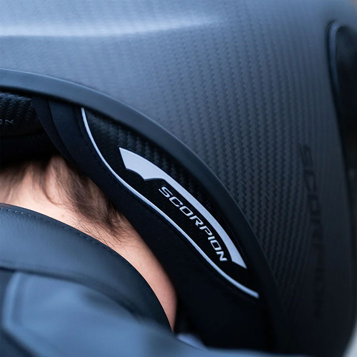 Interiér KwickWick3 u helmy na moto