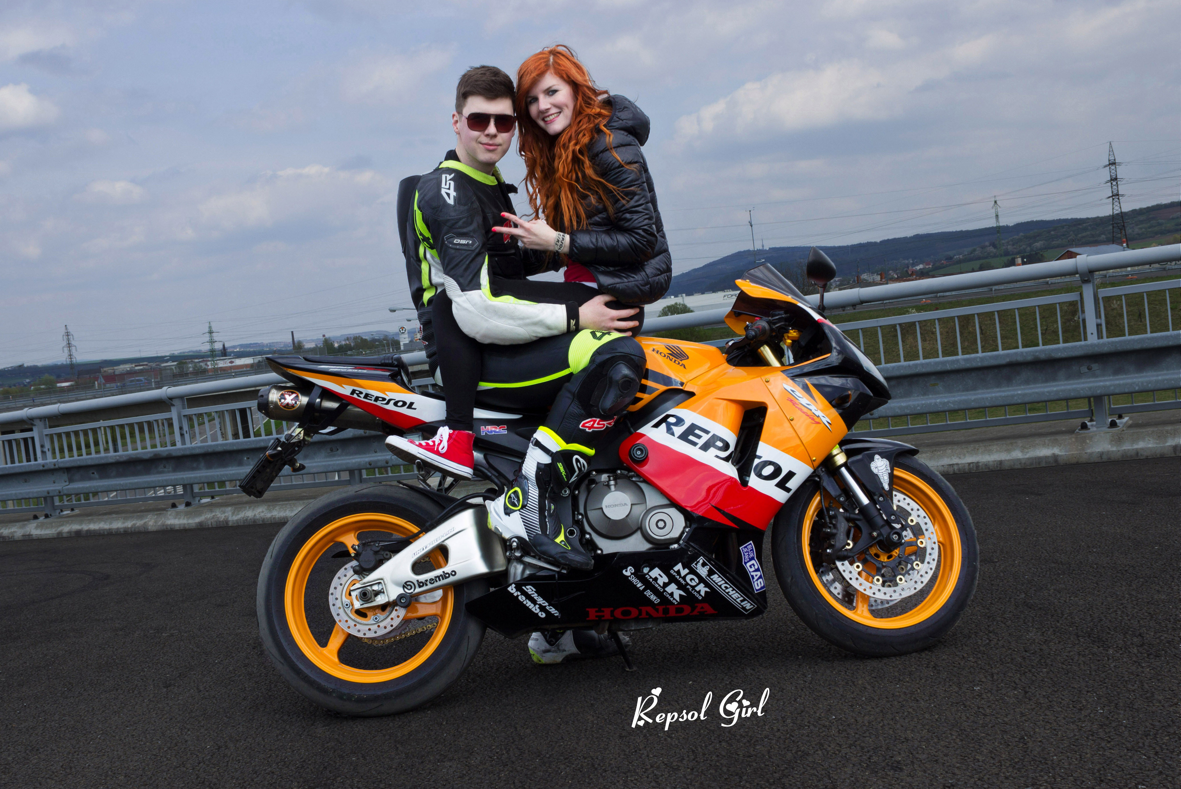 REPSOL Girl a Zedix na motorce